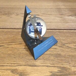 Land Rover LR3 Spinning Desk Clock Globe World Collectible
